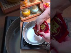 نودل های قابلمه داغ چونگ کینگ در 8 دقیقه آماده می شود