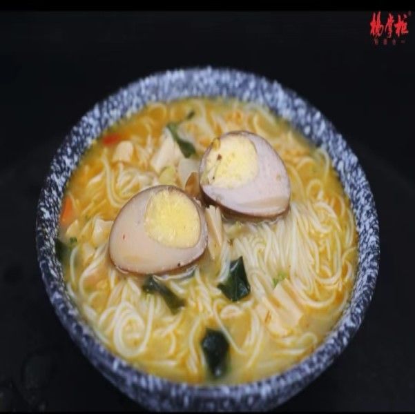 طعم گاو خوشمزه و تند نویدل فوری مناسب و گواهی شده برای یک وعده غذایی سریع