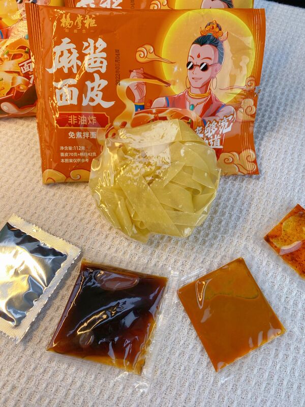 نودل های فوری با طعم سسامی کامل برای فروشگاه های فست فود و ارائه دهندگان خدمات غذایی